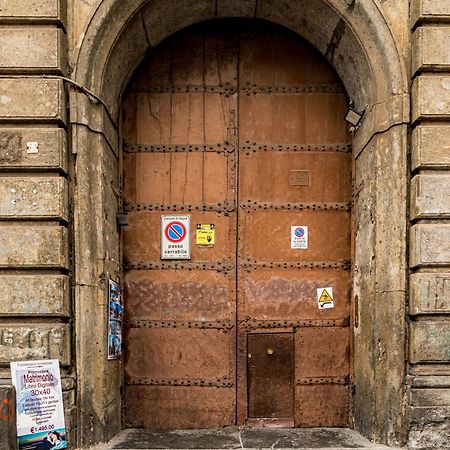 B&B Ruffo Di Bagnara Palazzo Monumentale Napels Buitenkant foto