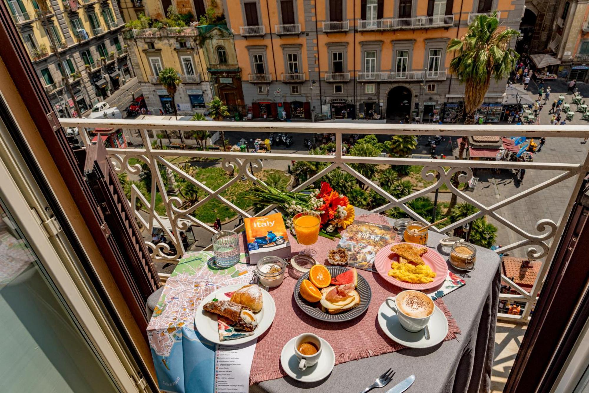 B&B Ruffo Di Bagnara Palazzo Monumentale Napels Buitenkant foto