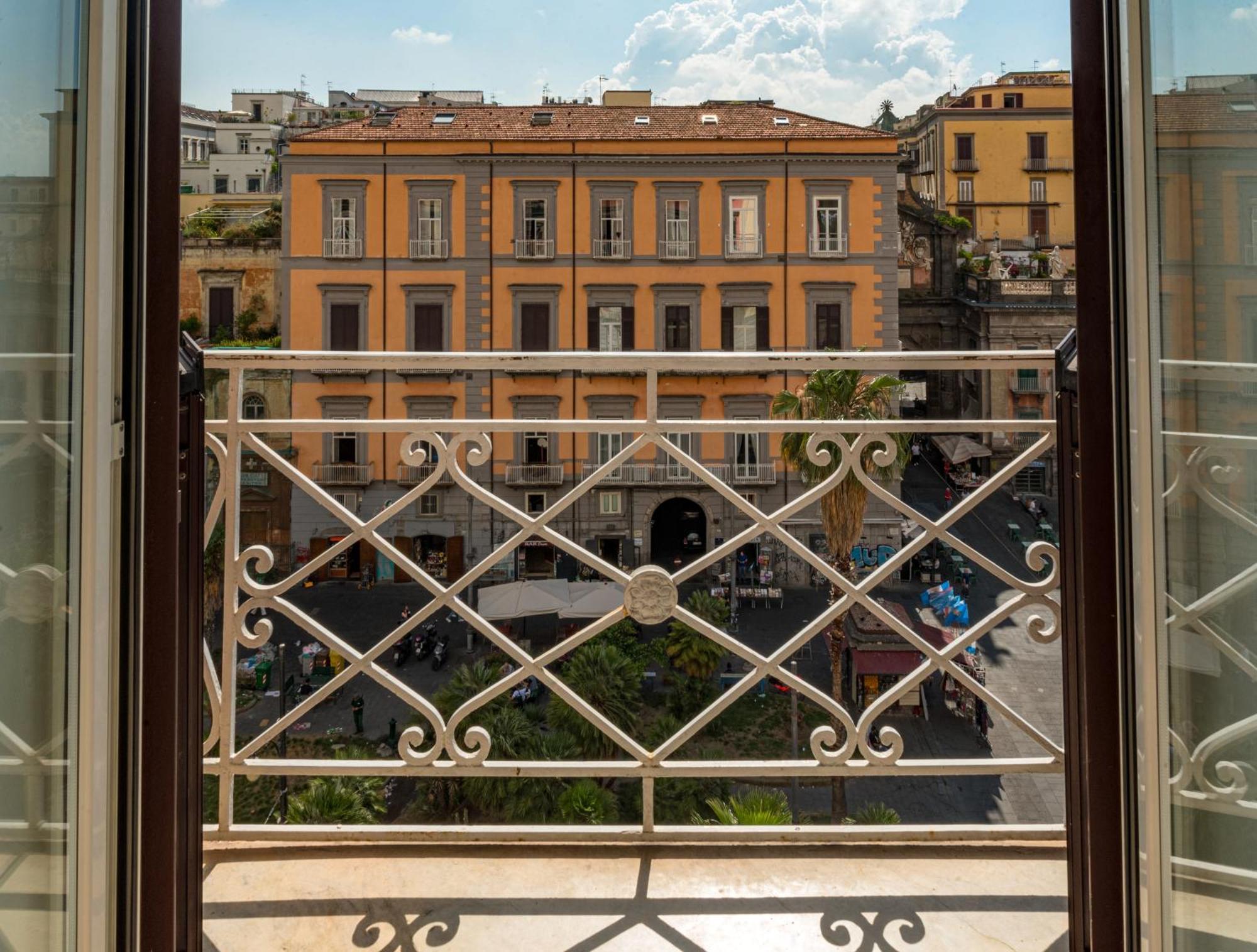 B&B Ruffo Di Bagnara Palazzo Monumentale Napels Buitenkant foto